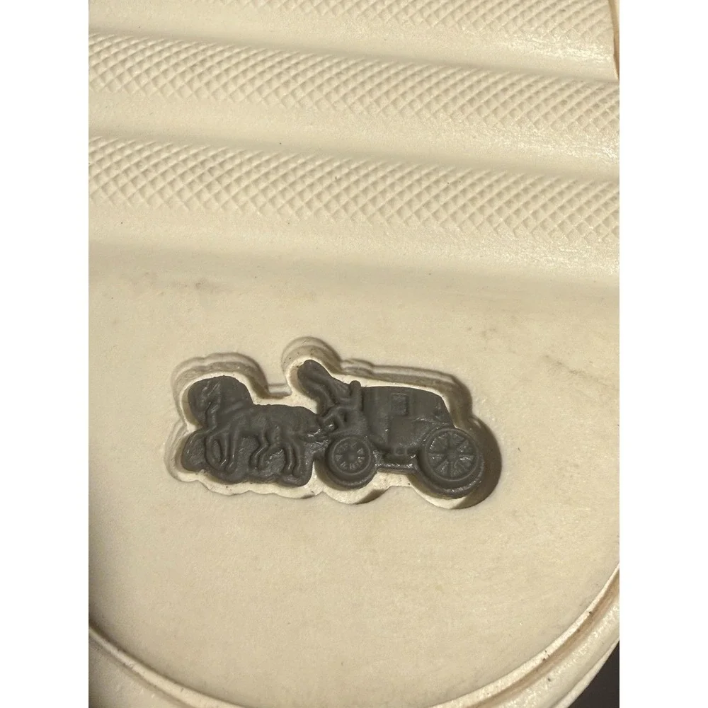 Coach silhouette casual making